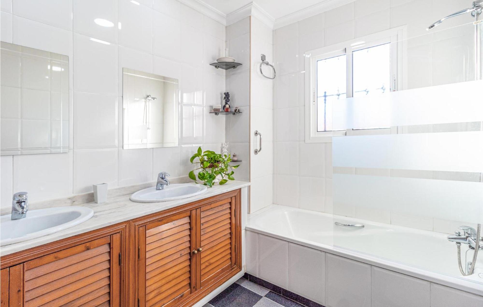 Stunning Home In Mlaga With 2 Bedrooms And Wifi Málaga Eksteriør billede